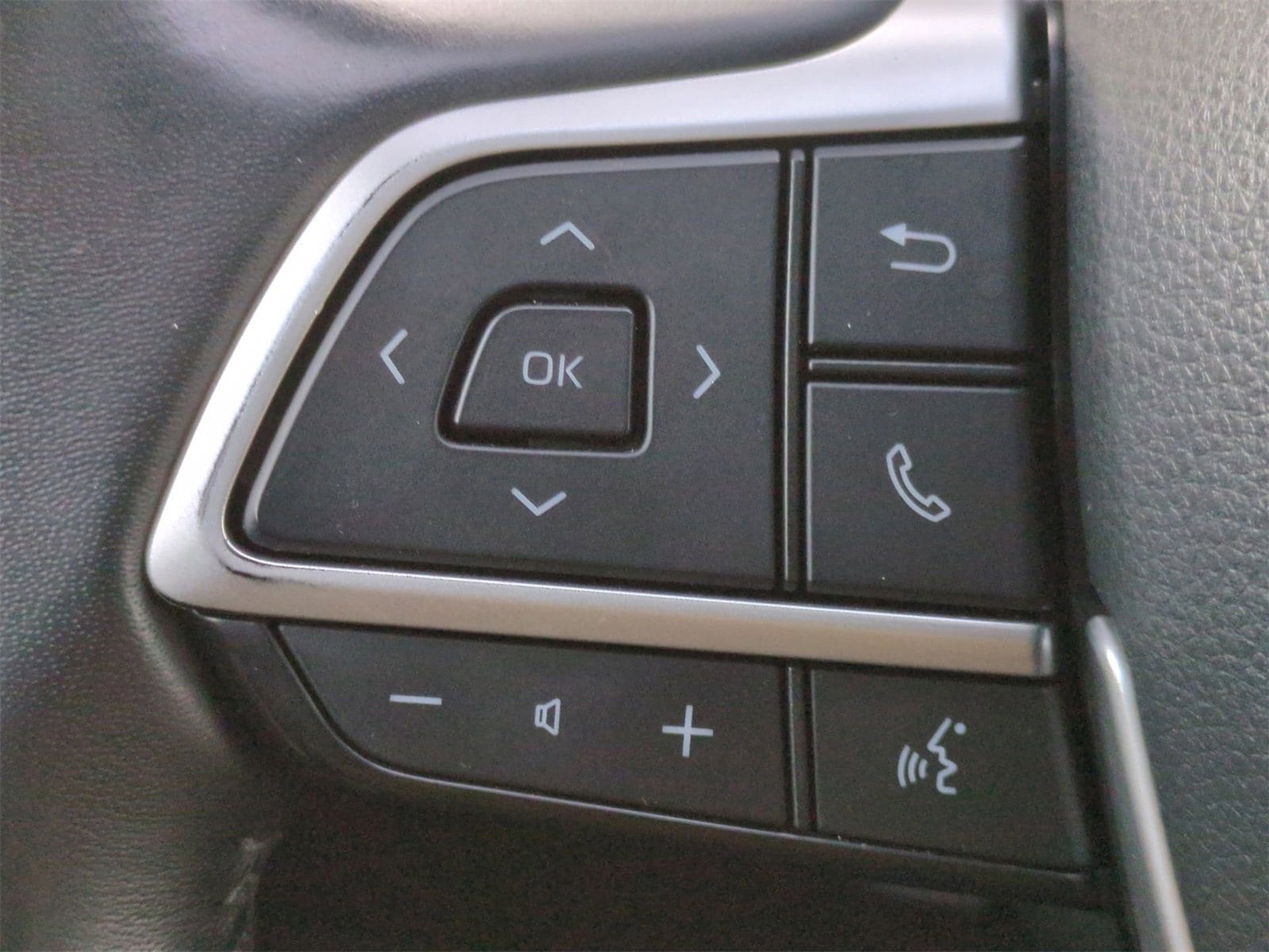 Thumbnail: 2022 Toyota Highlander - 25