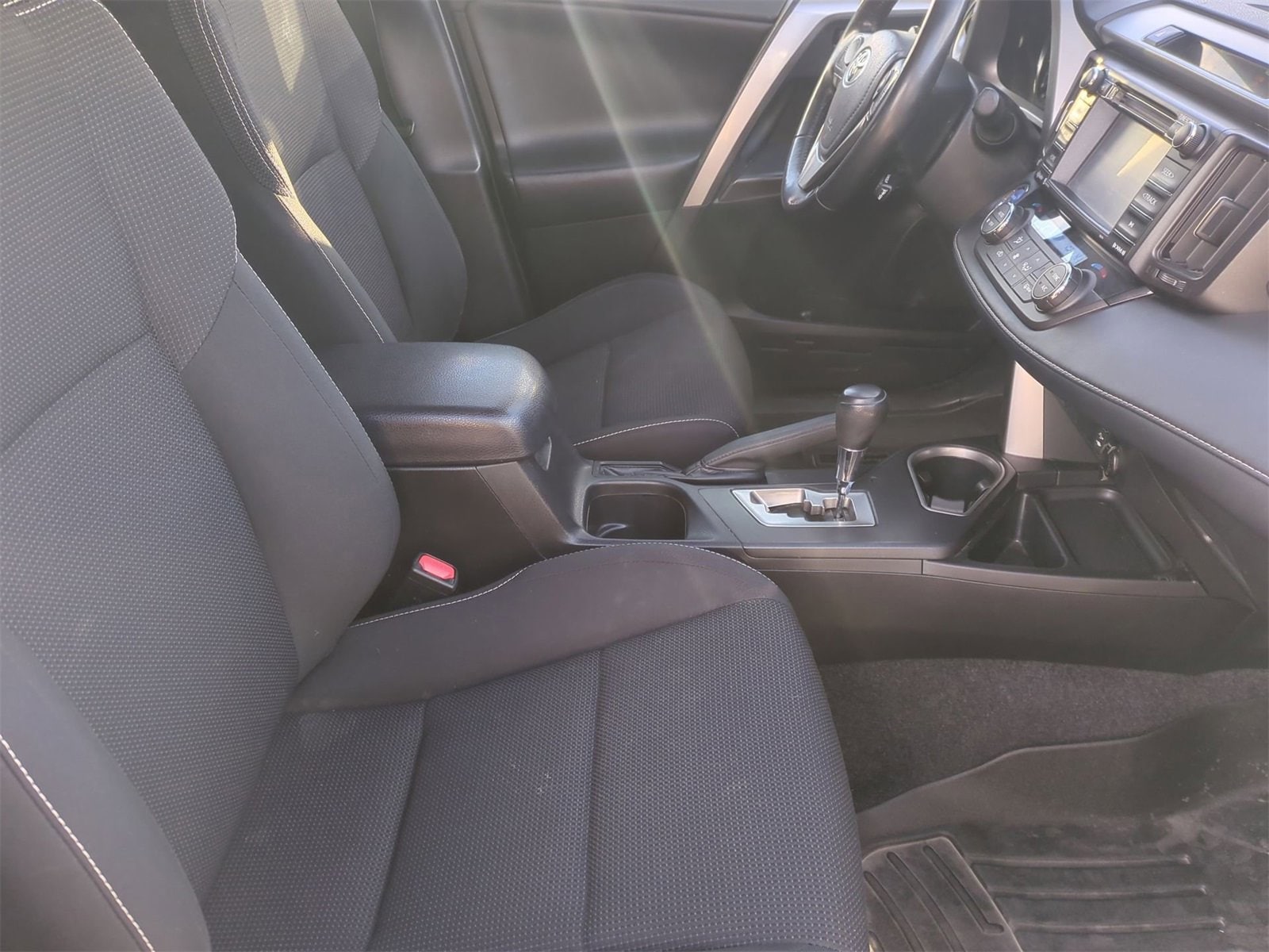 Thumbnail: 2018 Toyota RAV4 - 22