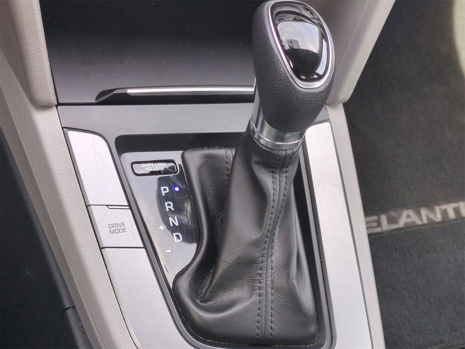 2017 Hyundai Elantra SE 28