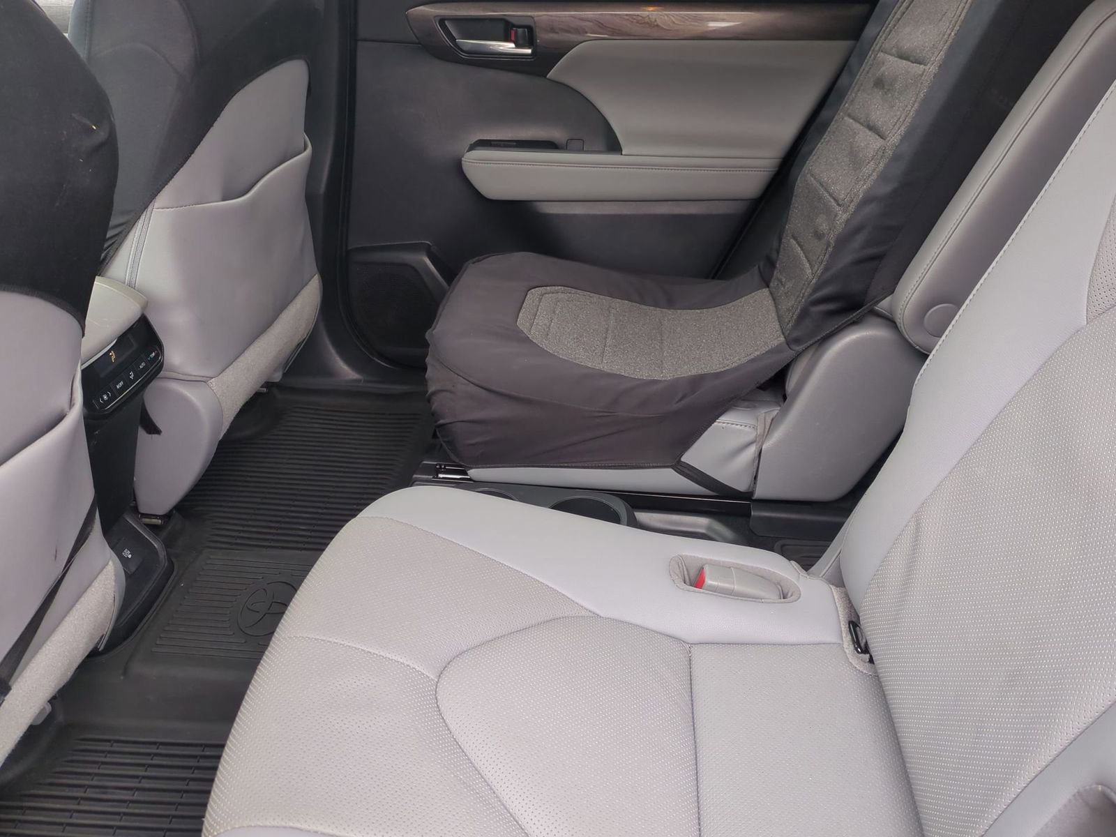 Thumbnail: 2021 Toyota Highlander - 20