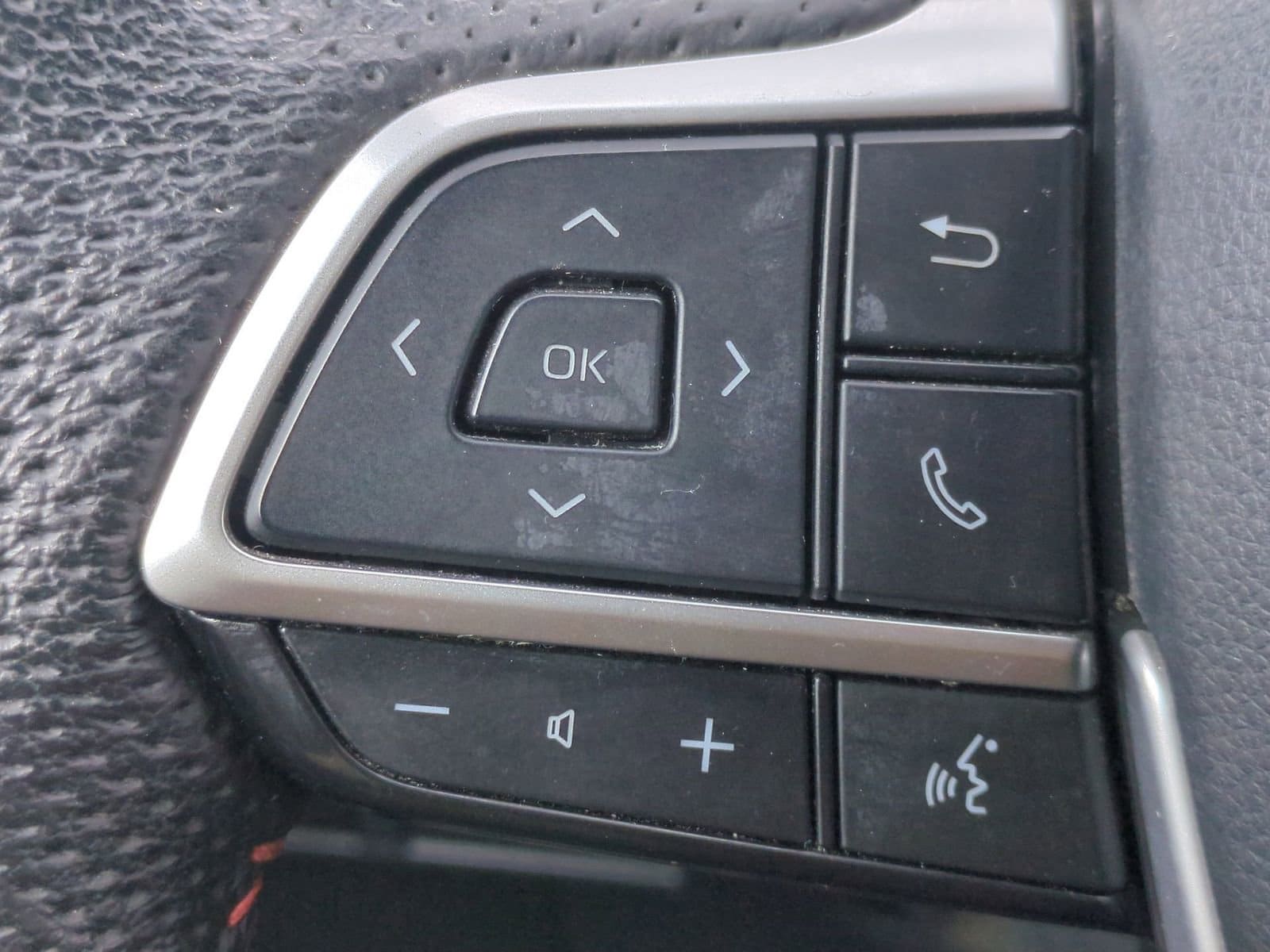 Thumbnail: 2023 Toyota Sienna - 25