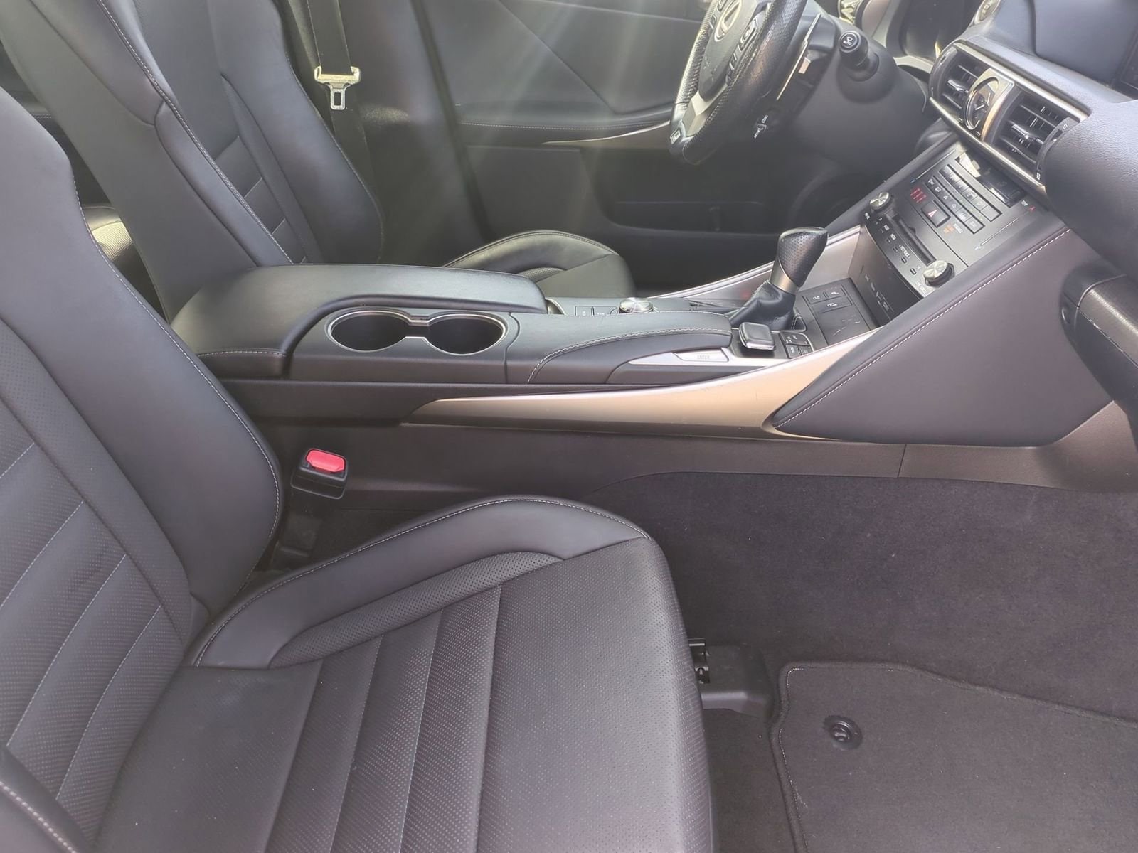 Thumbnail: 2017 Lexus IS - 23