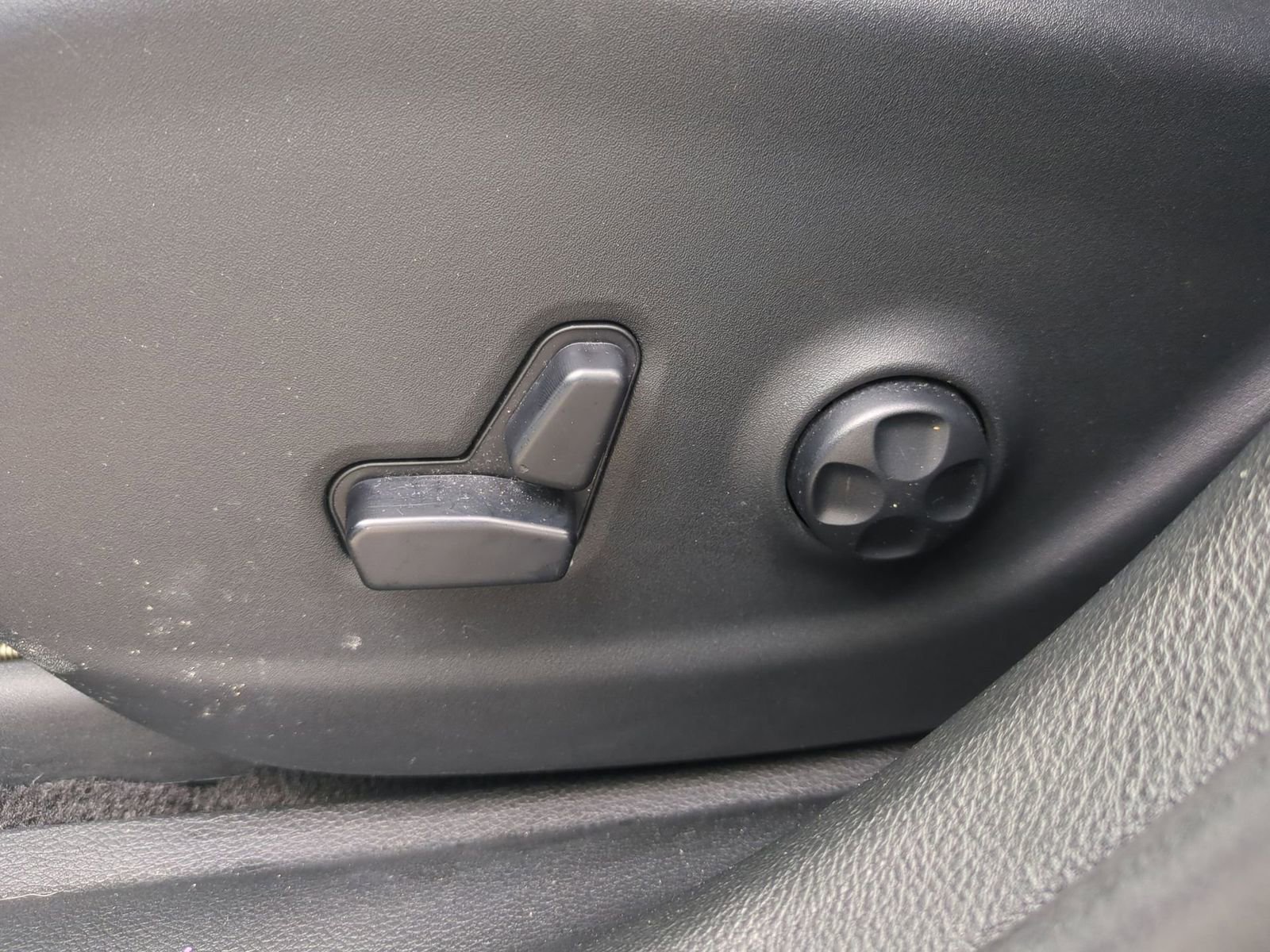 Thumbnail: 2019 Jeep Cherokee - 17