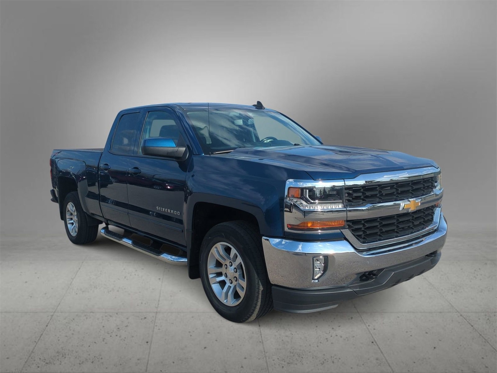 2019 Chevrolet Silverado 1500 LT photo 2