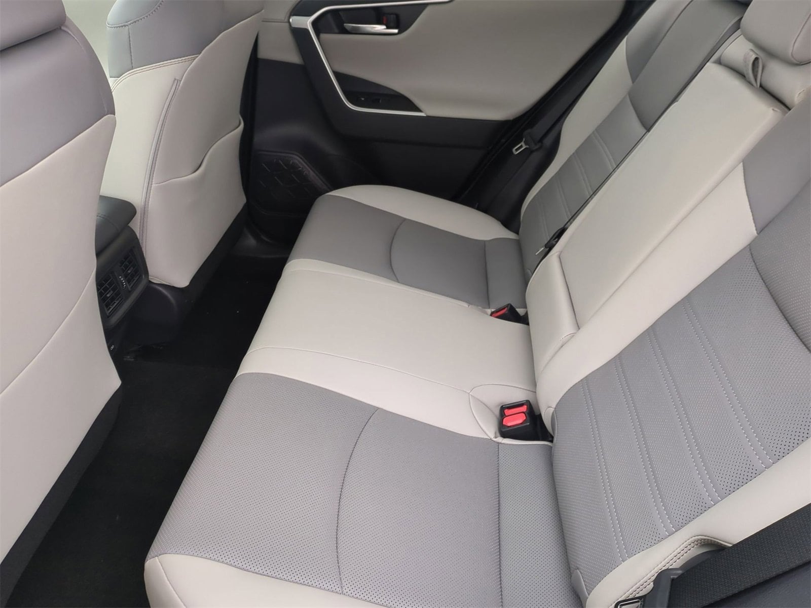 Thumbnail: 2025 Toyota RAV4 - 20