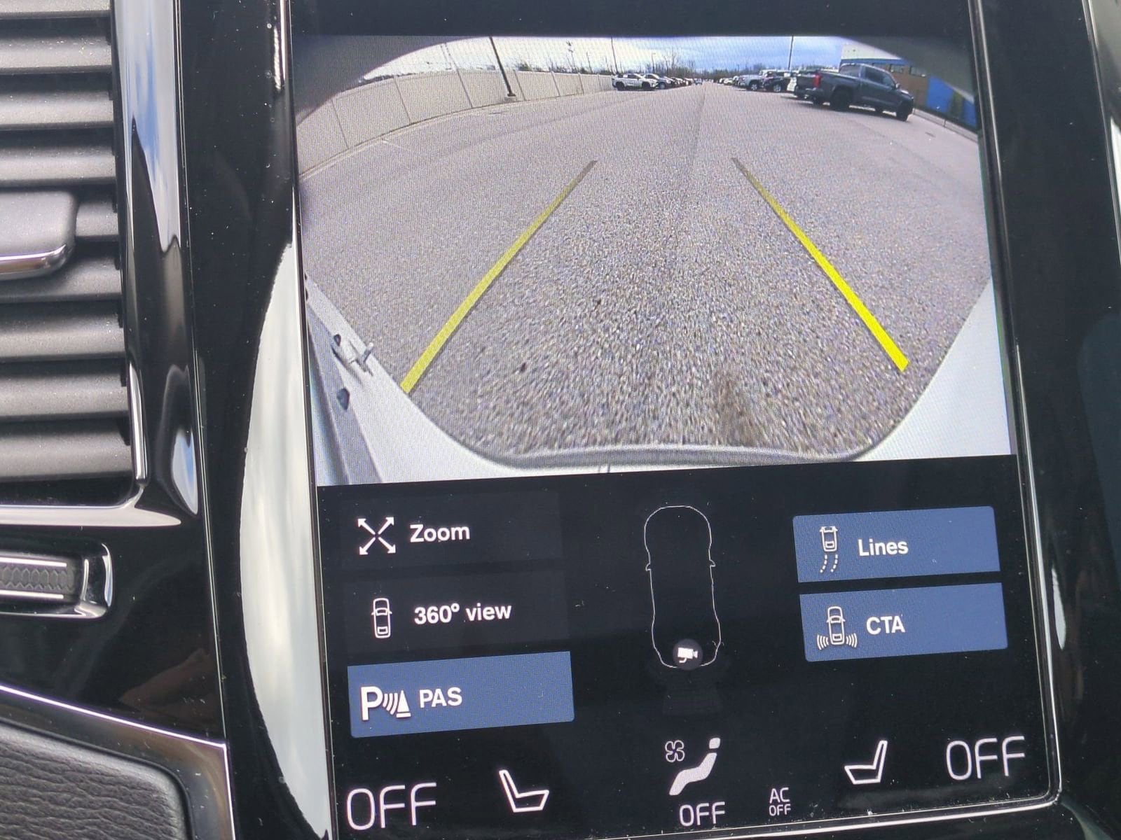 Thumbnail: 2021 Volvo XC90 - 31