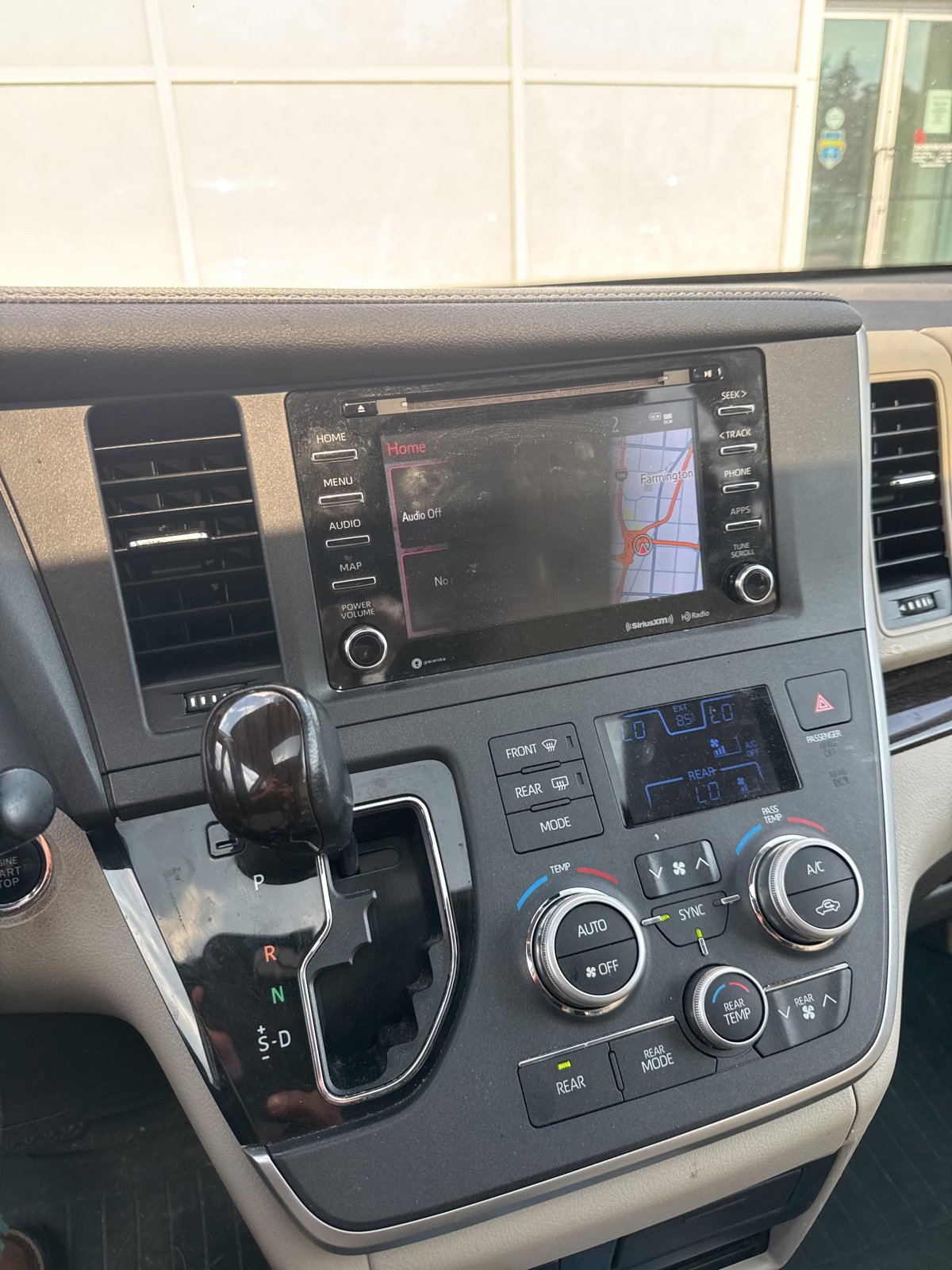 2020 Toyota Sienna XLE photo 4