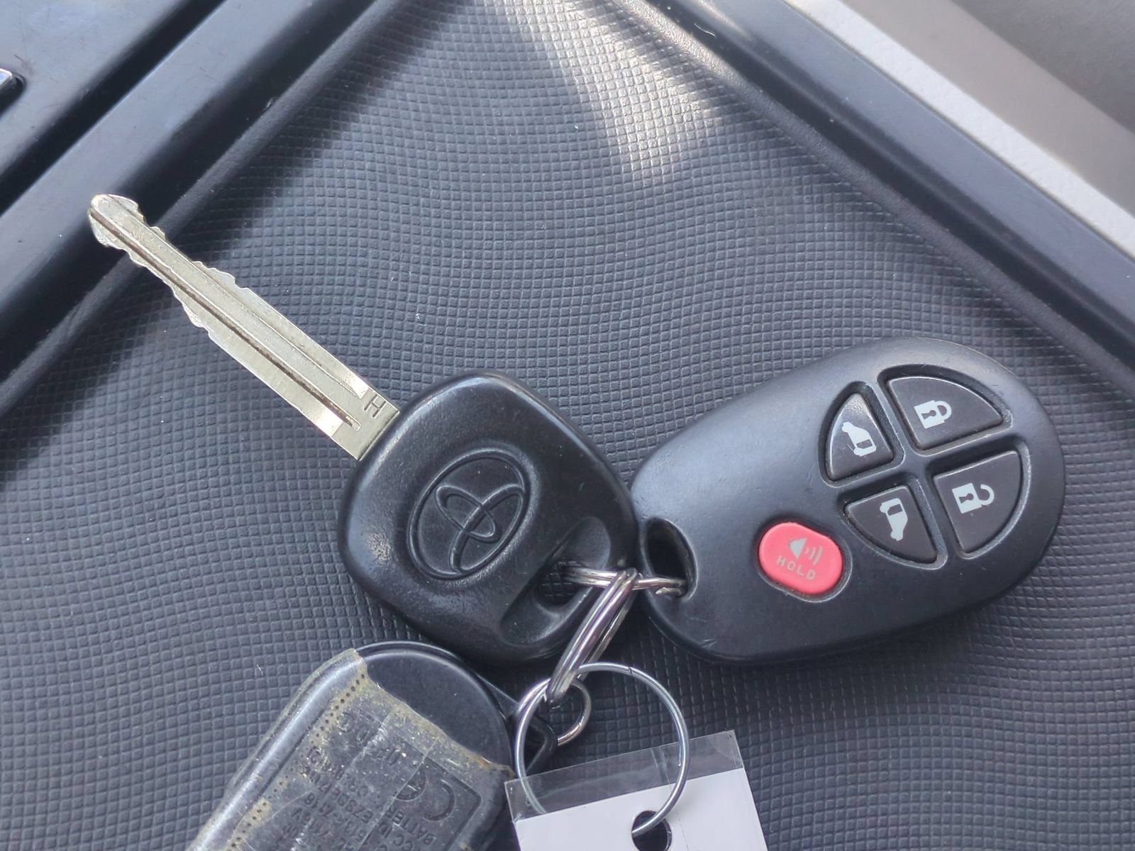 Thumbnail: 2019 Toyota Sienna - 32