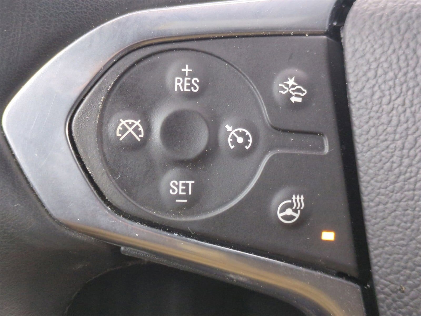 Thumbnail: 2023 Chevrolet Traverse - 26