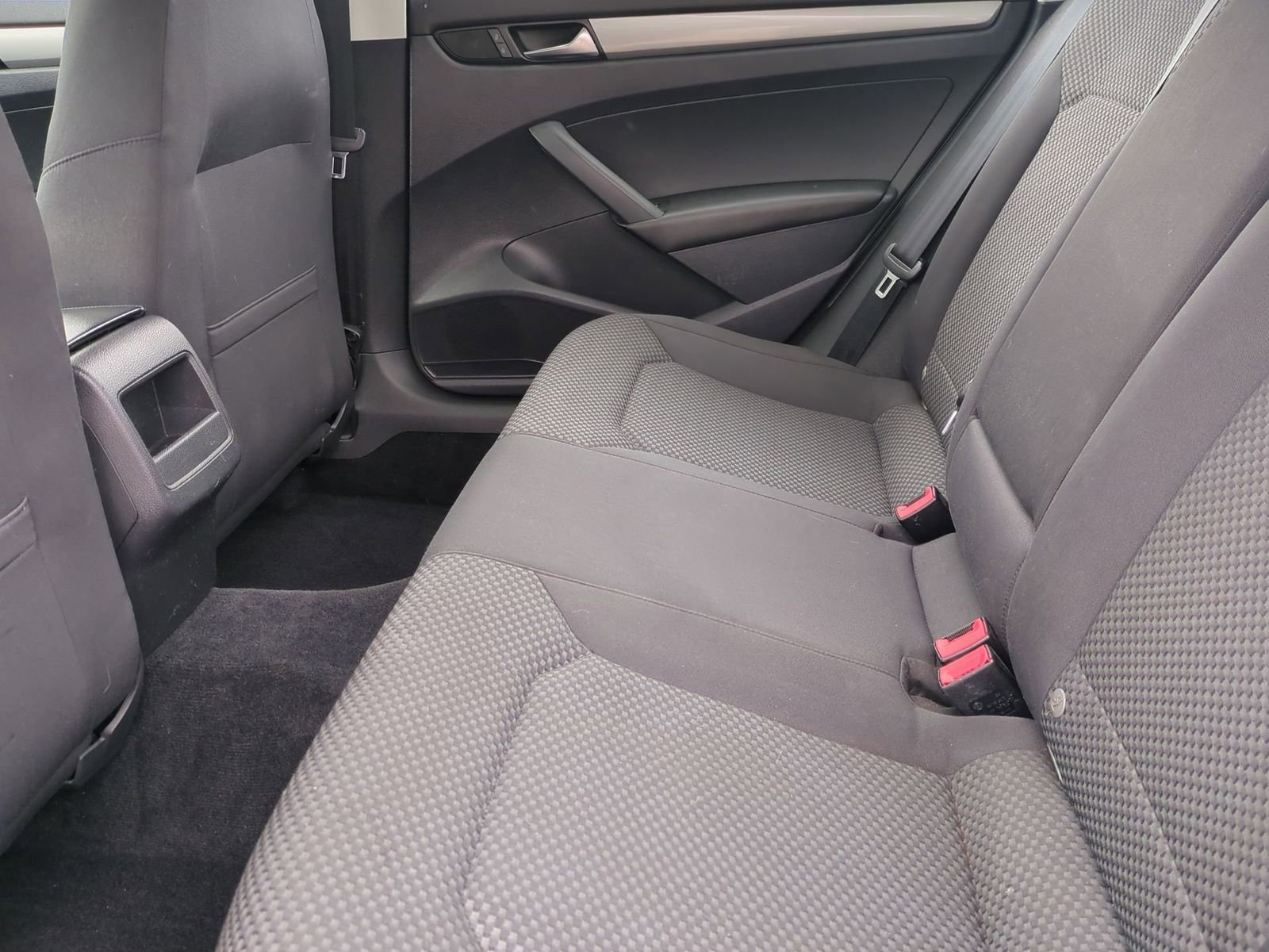 Thumbnail: 2013 Volkswagen Passat - 19