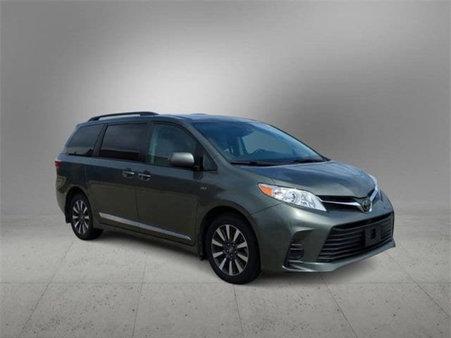 Used 2019 Toyota Sienna LE with VIN 5TDJZ3DCXKS216776 for sale in Farmington, MI