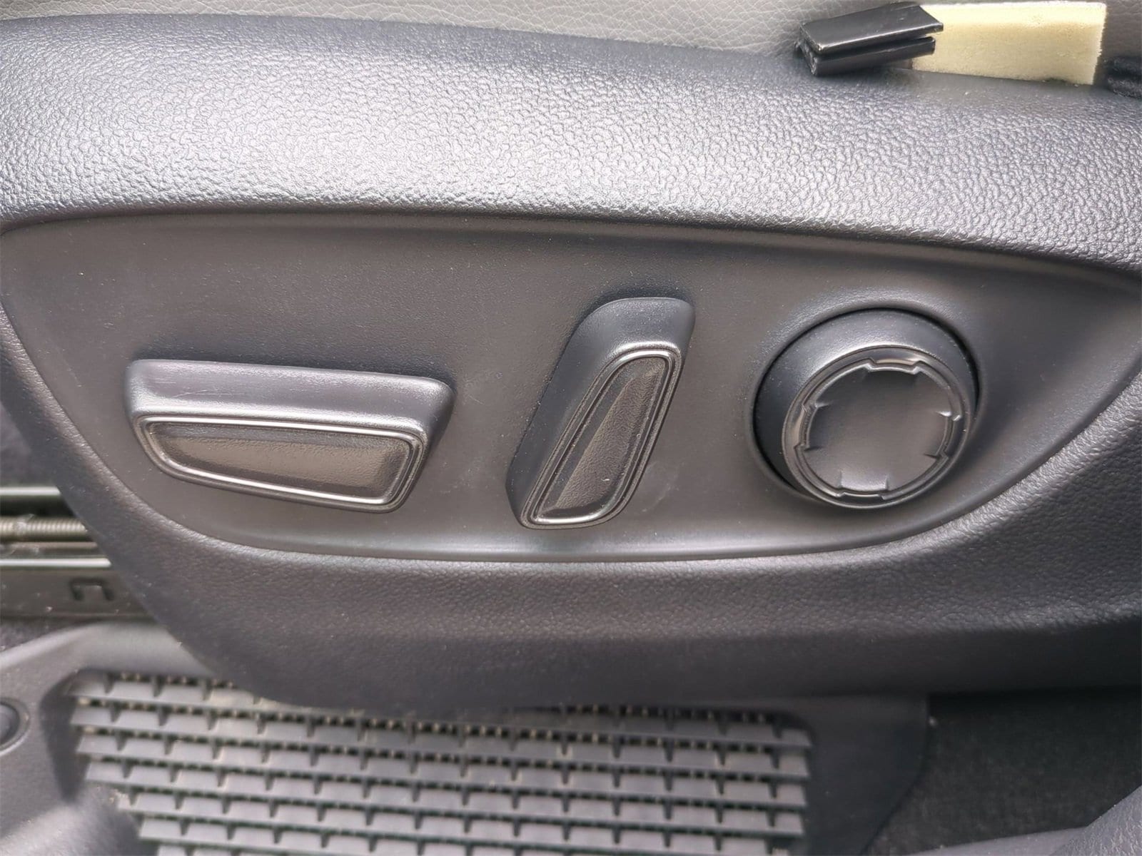 2023 Toyota Sienna XLE 17