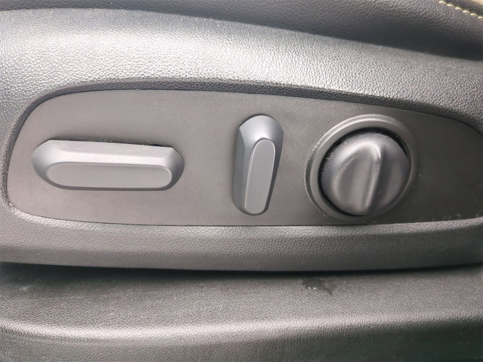 Thumbnail: 2023 Chevrolet Traverse - 17