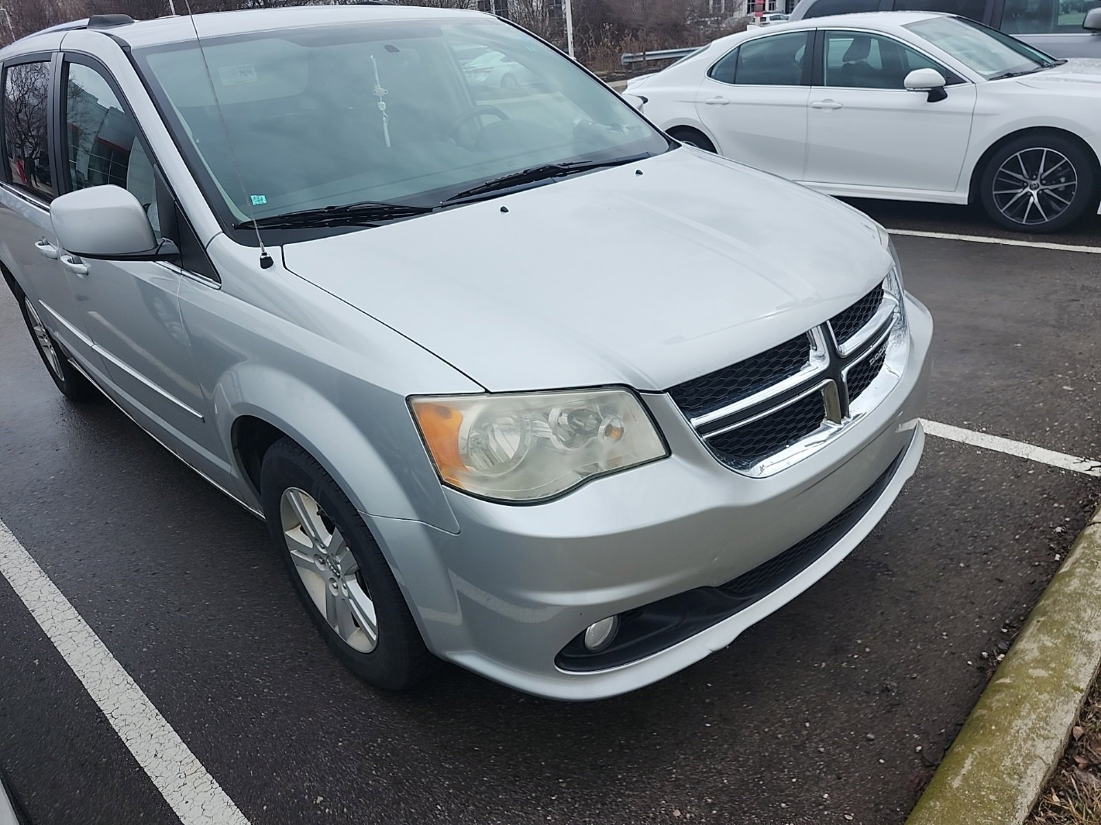 Thumbnail: 2011 Dodge Grand Caravan - 3