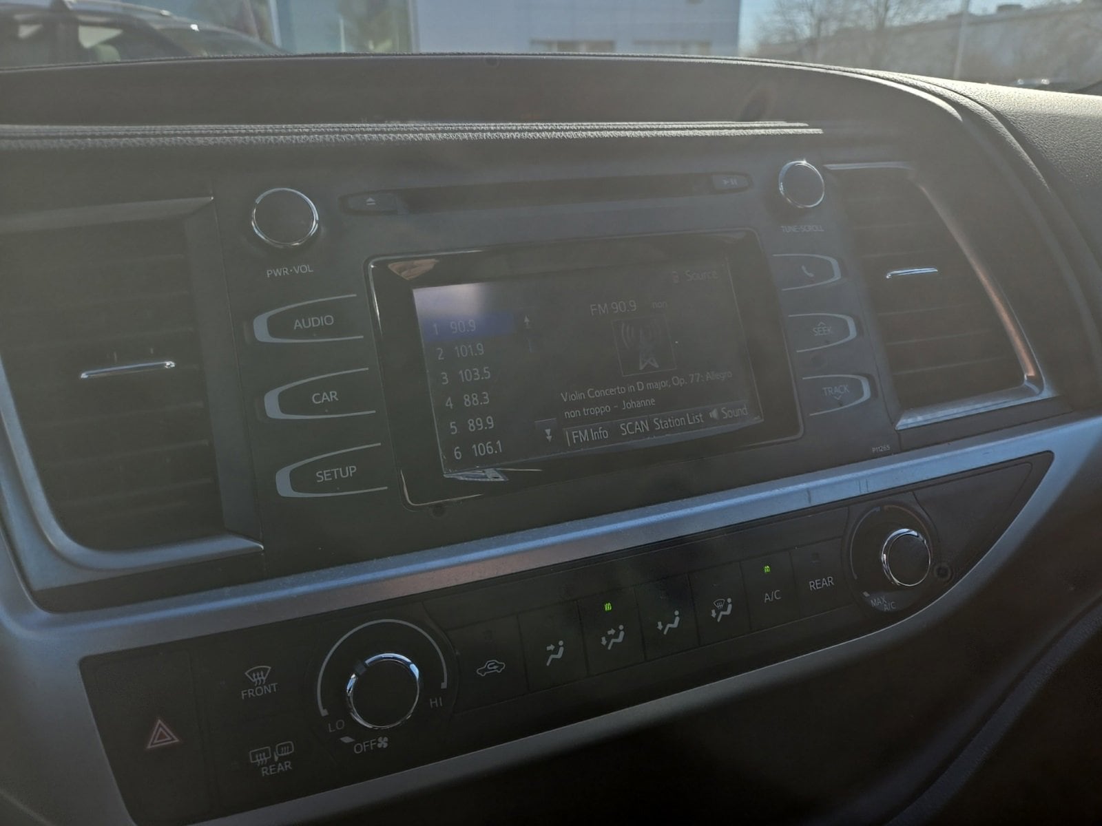 Thumbnail: 2016 Toyota Highlander - 6