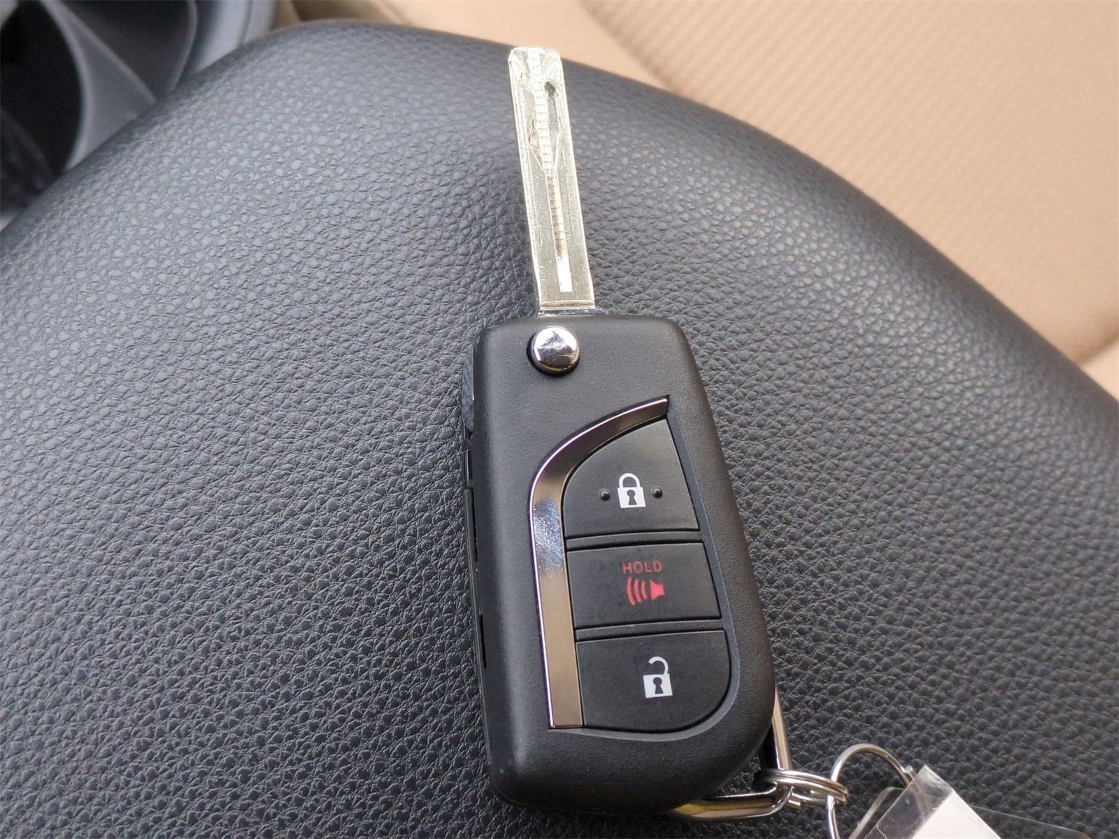 Thumbnail: 2025 Toyota RAV4 - 33