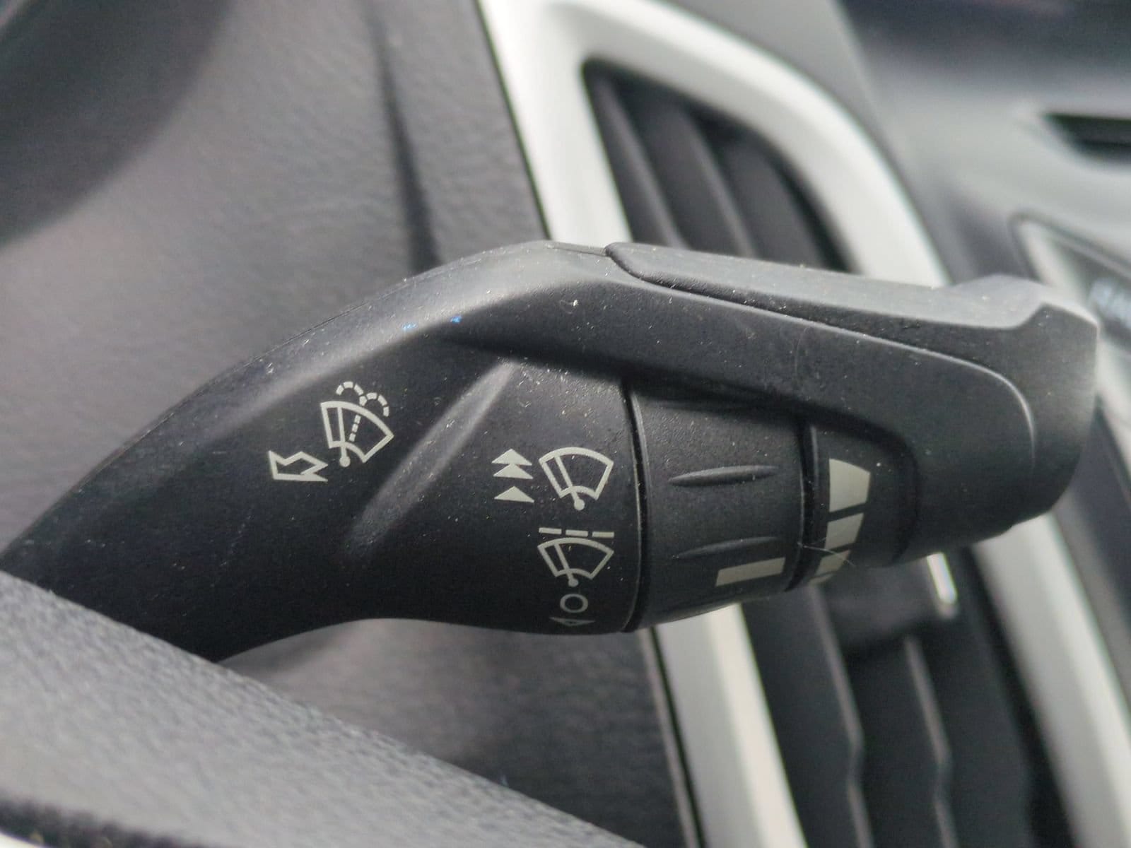 Thumbnail: 2014 Ford Focus - 25