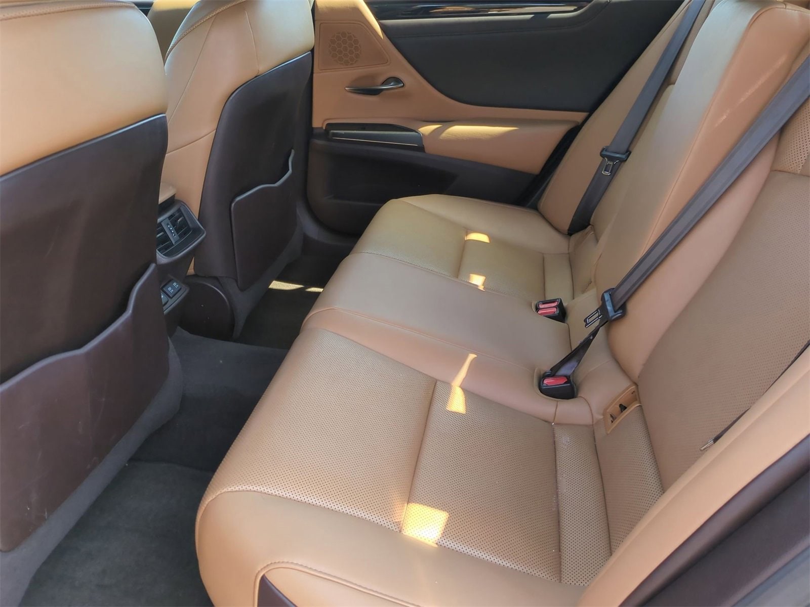 Thumbnail: 2019 Lexus ES - 19