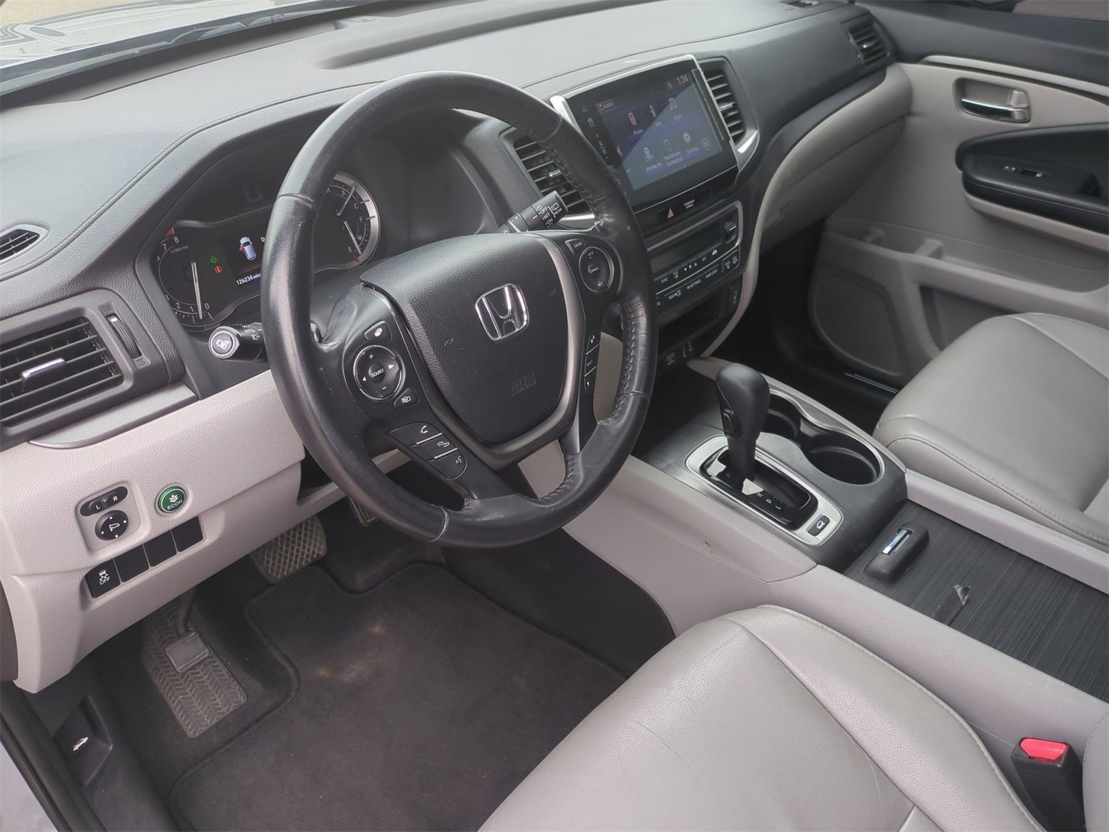 Thumbnail: 2018 Honda Pilot - 10