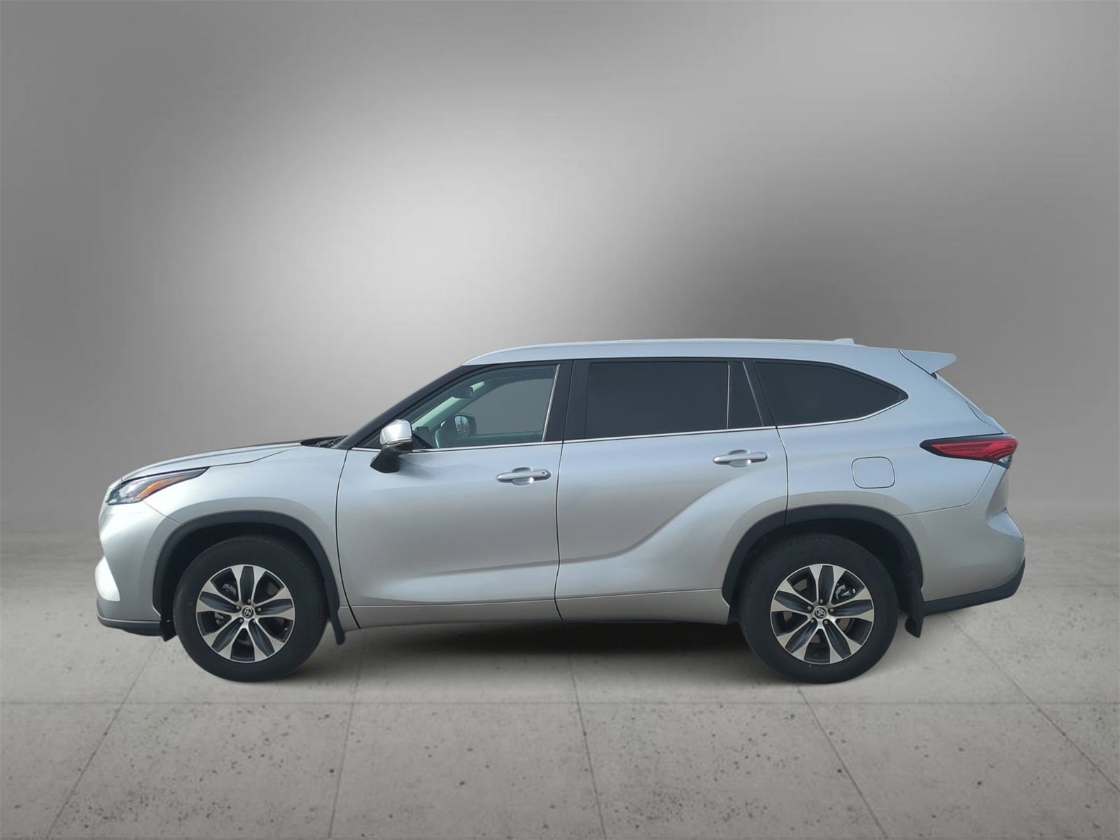 Thumbnail: 2023 Toyota Highlander - 5