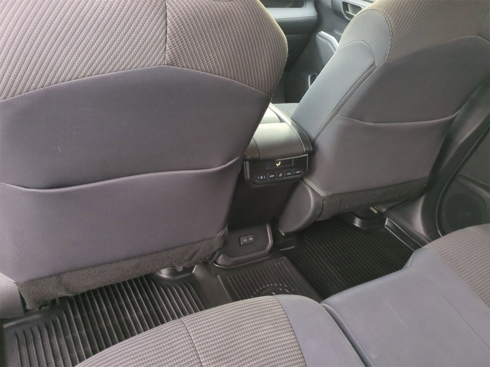 Thumbnail: 2023 Toyota Highlander - 18