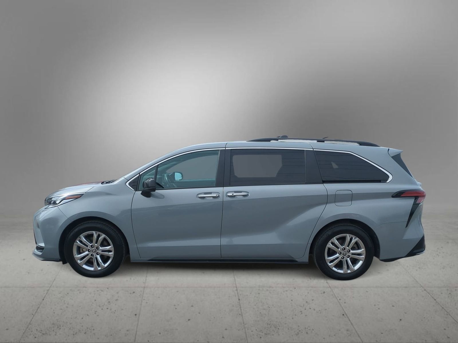 Thumbnail: 2023 Toyota Sienna - 5