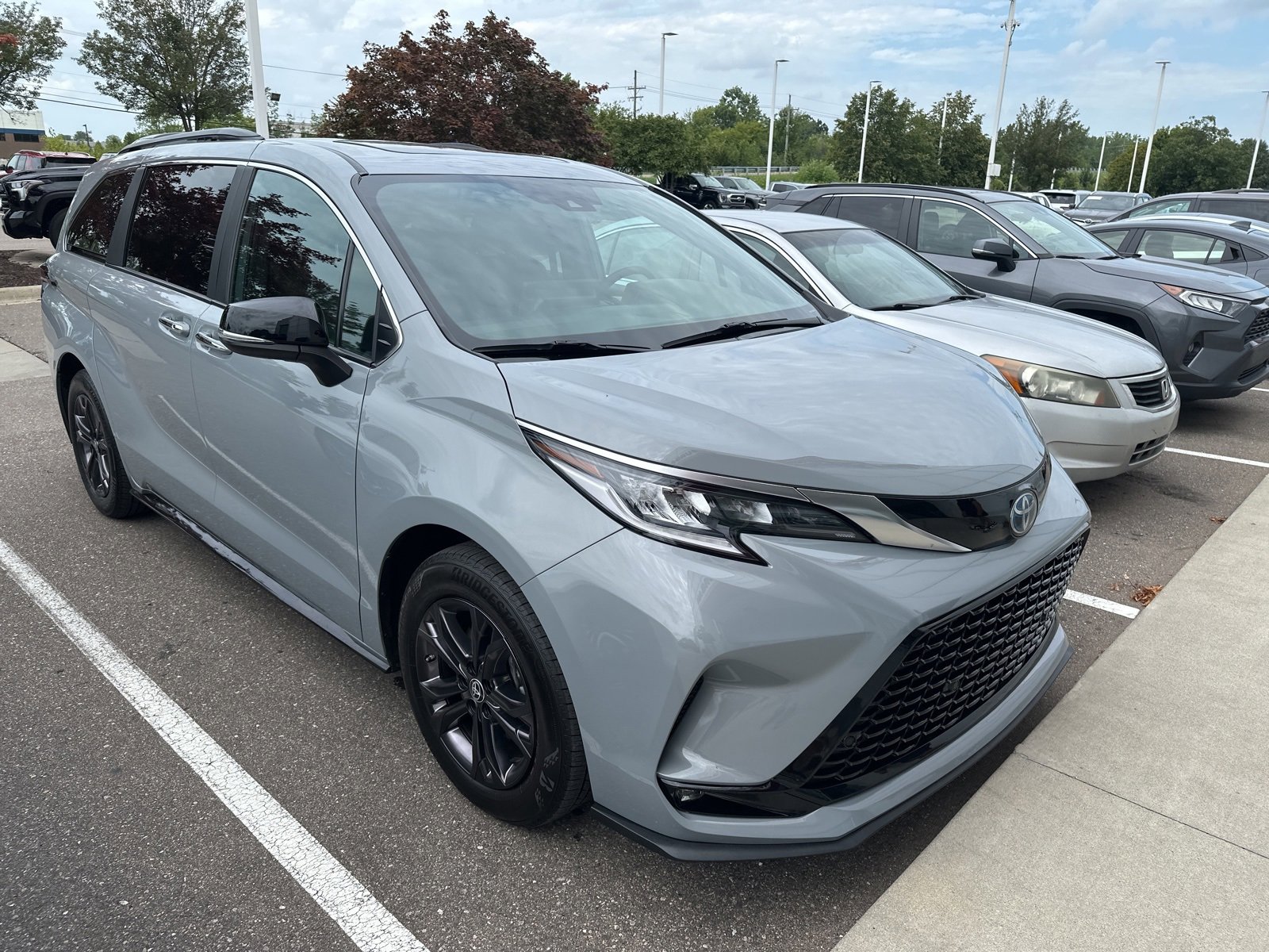 Thumbnail: 2024 Toyota Sienna - 3