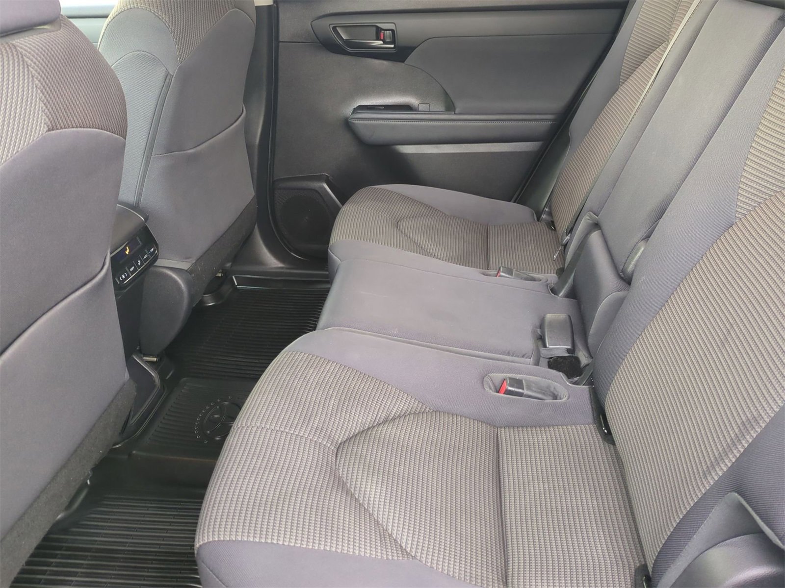 Thumbnail: 2023 Toyota Highlander - 19