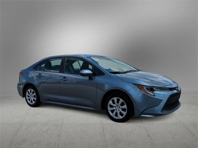 Used 2021 Toyota Corolla LE with VIN 5YFEPMAE3MP154491 for sale in Farmington, MI