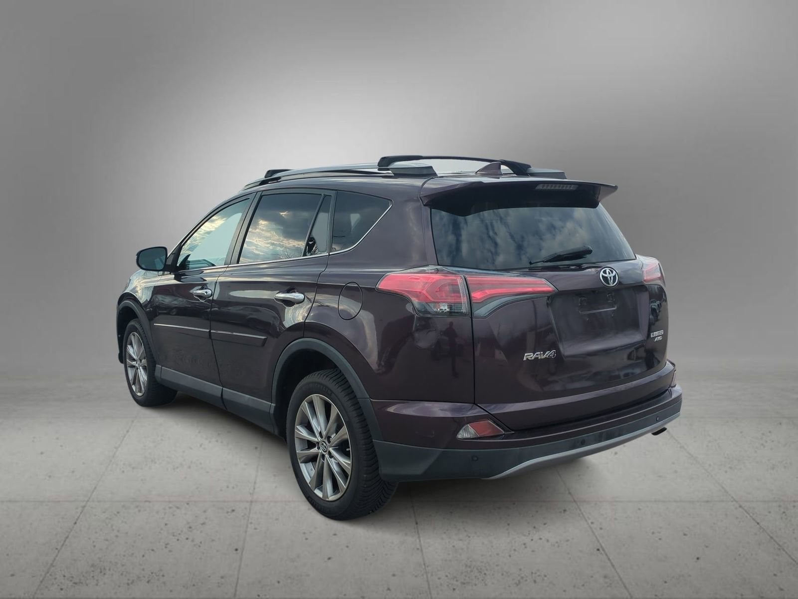 Thumbnail: 2017 Toyota RAV4 - 6