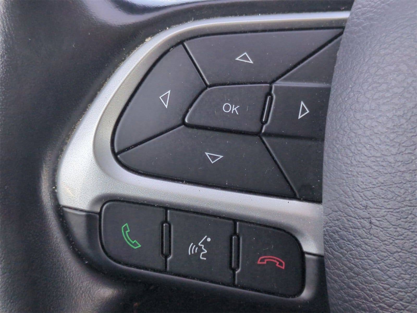 Thumbnail: 2020 Jeep Compass - 23