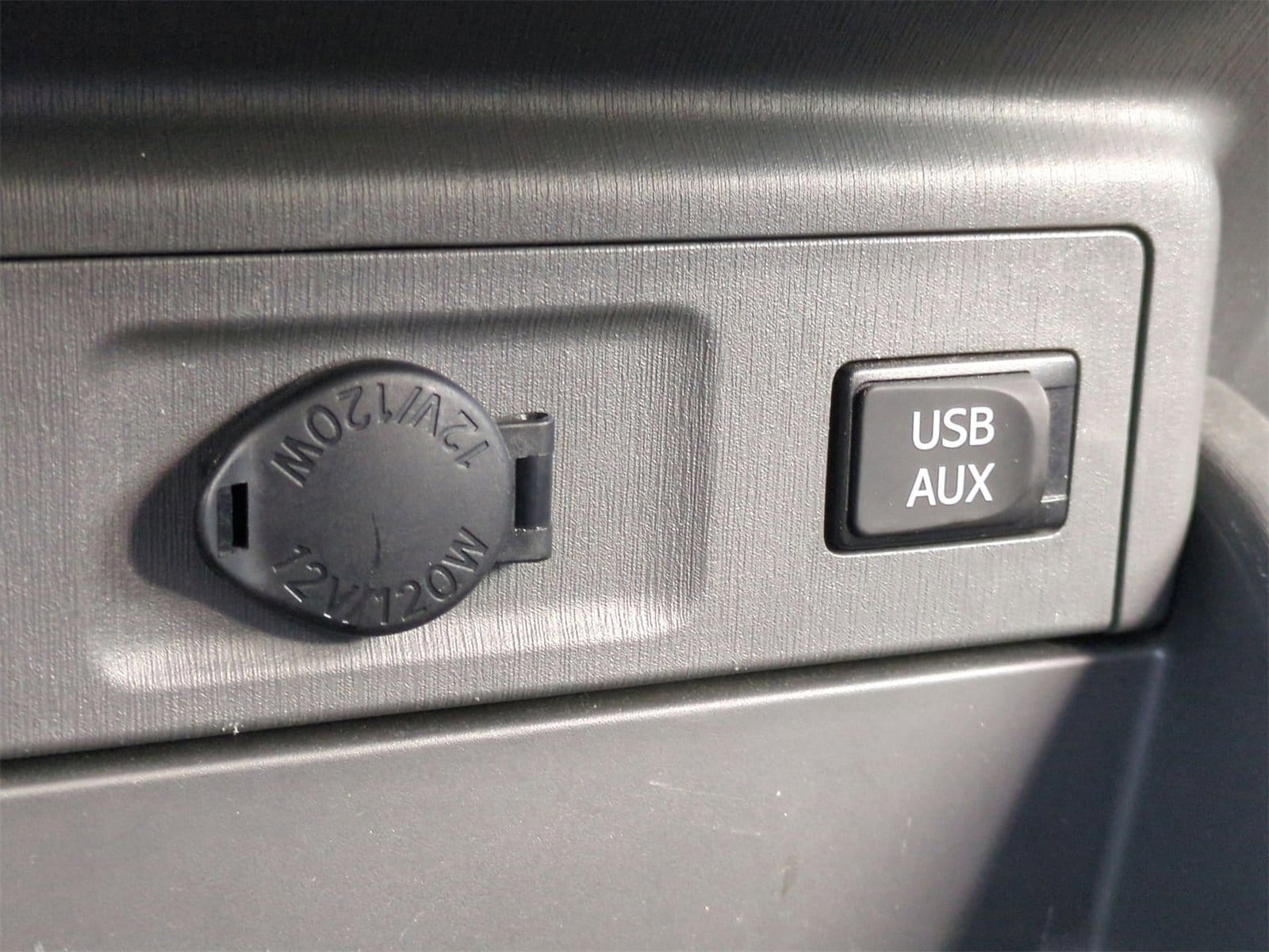 Thumbnail: 2014 Toyota Prius v - 29
