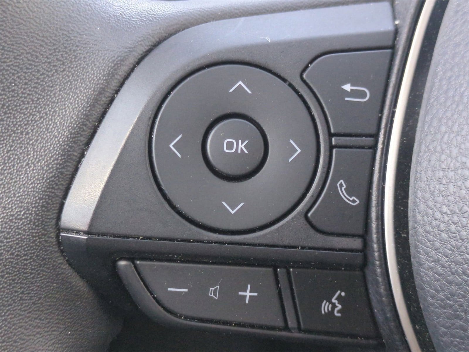 Thumbnail: 2023 Toyota RAV4 - 25