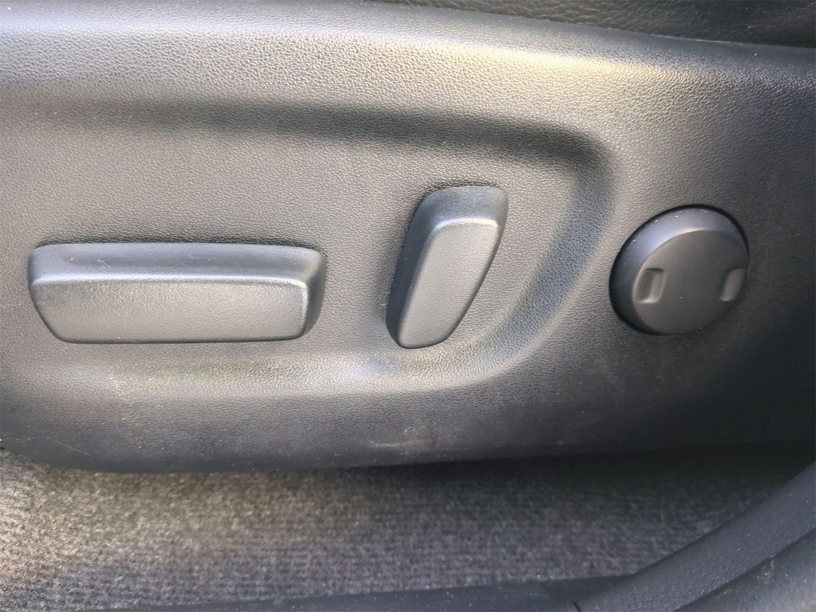 Thumbnail: 2017 Toyota RAV4 - 17