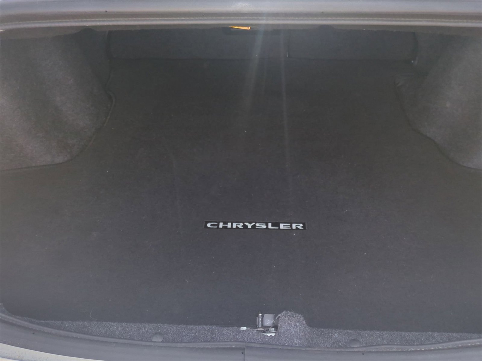 Thumbnail: 2013 Chrysler 200 - 31