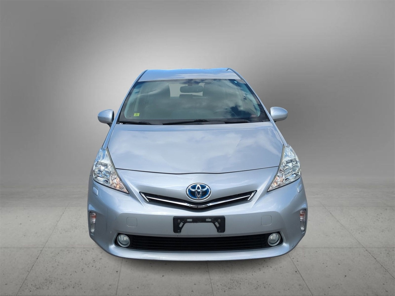 Thumbnail: 2014 Toyota Prius v - 3