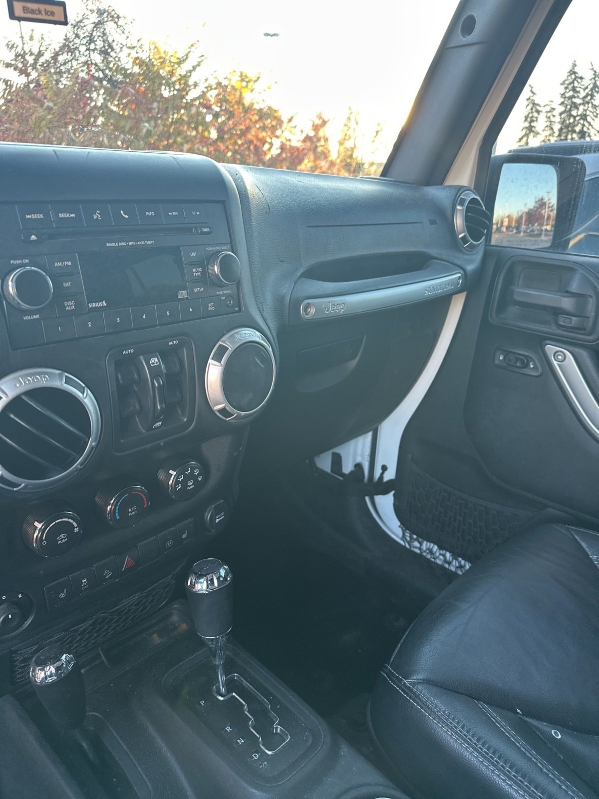 Thumbnail: 2015 Jeep Wrangler - 6