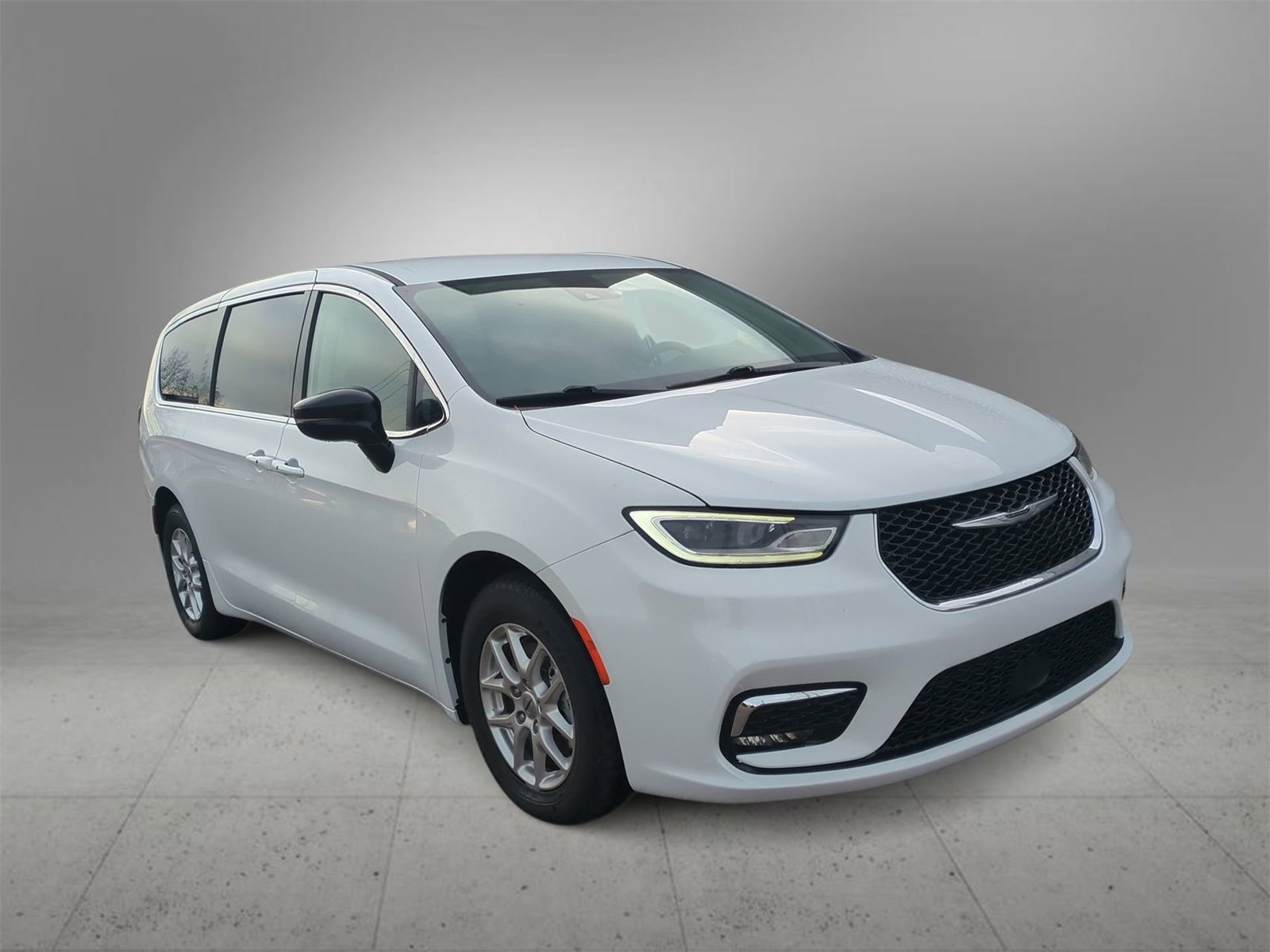 2024 Chrysler Pacifica Touring L photo 2