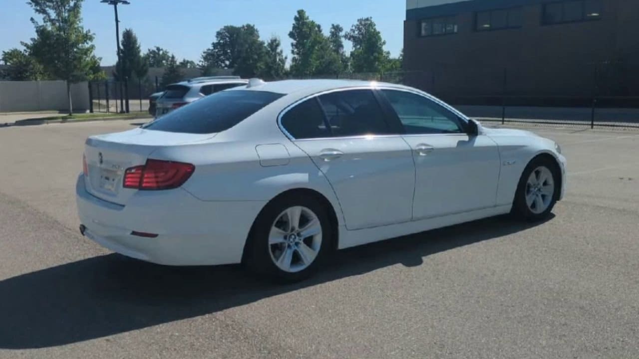 Thumbnail: 2011 BMW 5 Series - 8