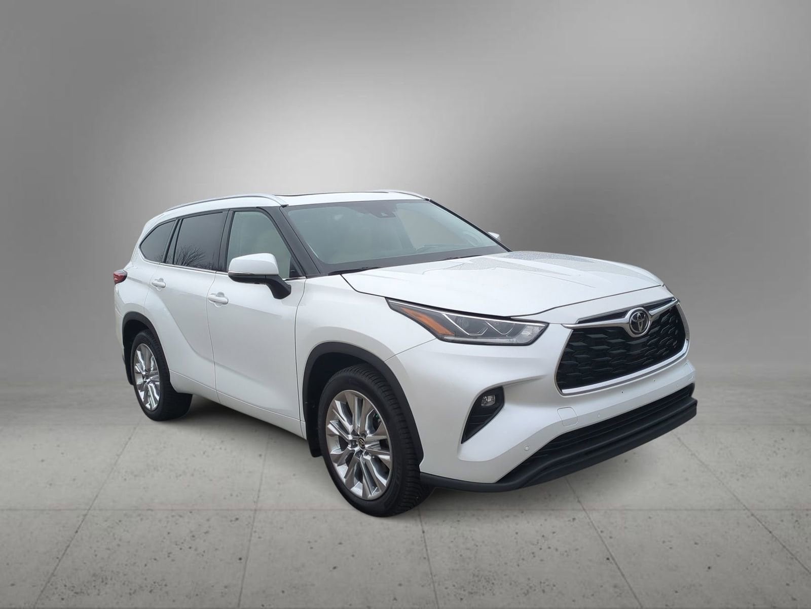 Thumbnail: 2023 Toyota Highlander - 2