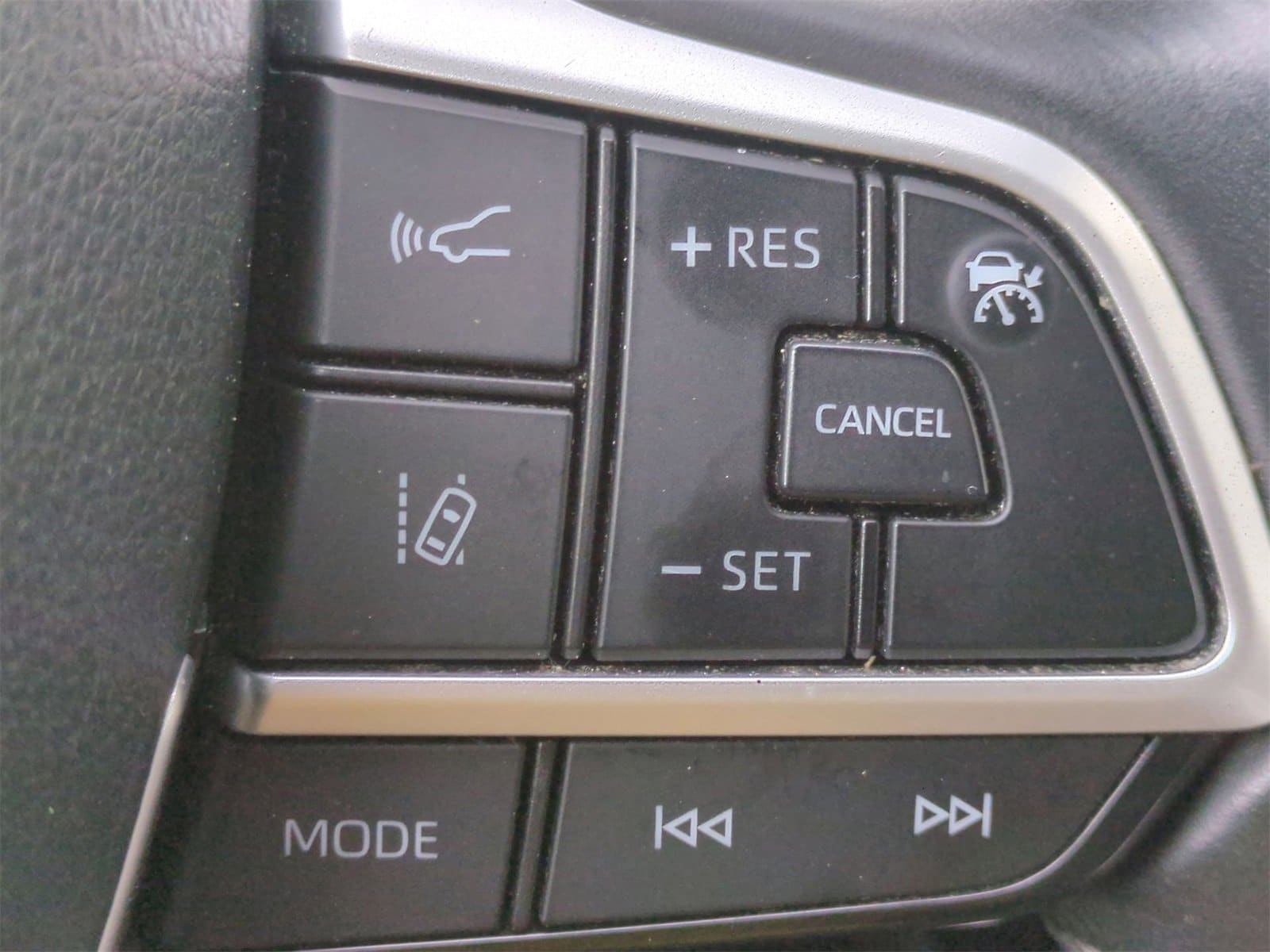 Thumbnail: 2023 Toyota Highlander - 24