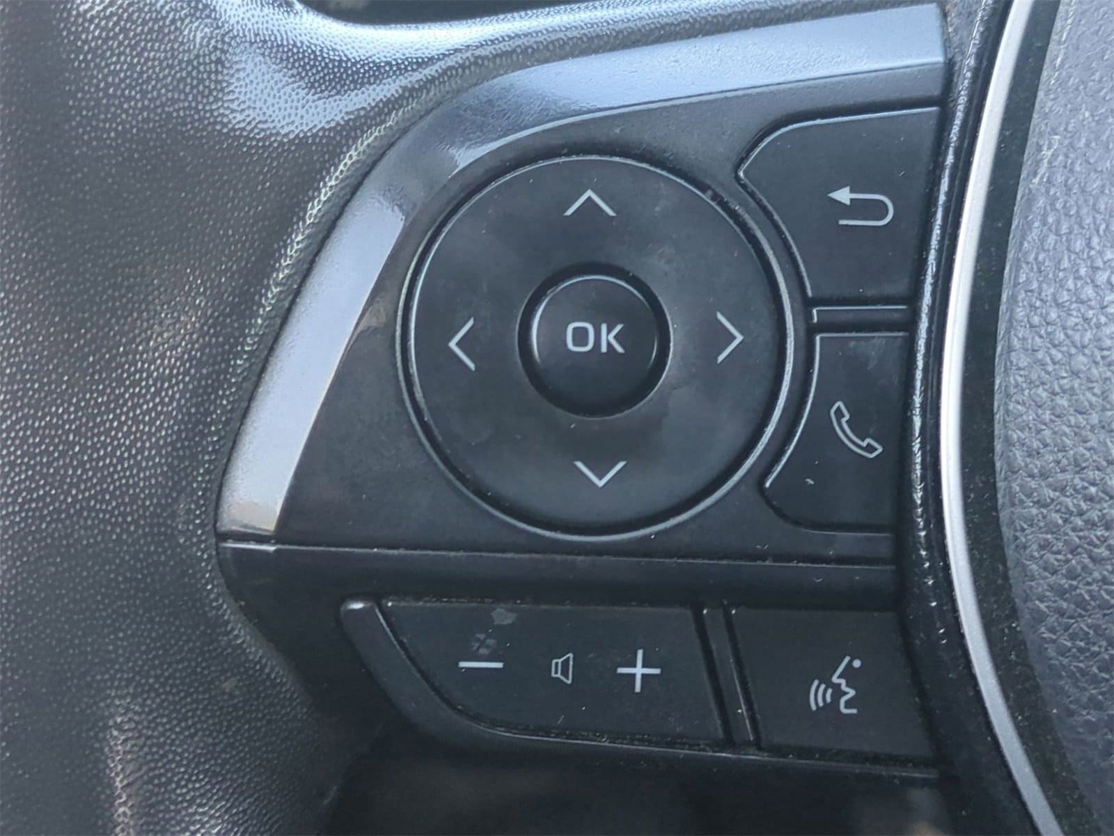 Thumbnail: 2023 Toyota RAV4 - 25