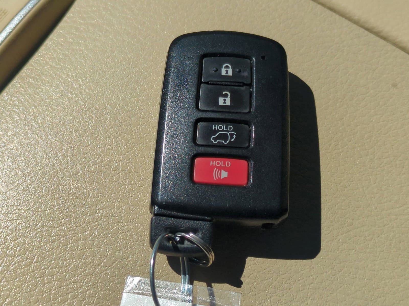 Thumbnail: 2016 Toyota Highlander - 37