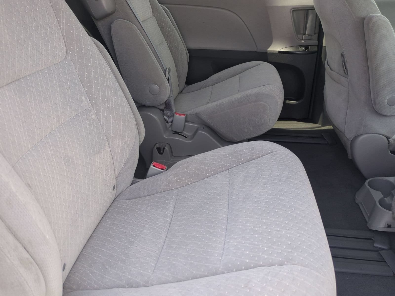 Thumbnail: 2019 Toyota Sienna - 20
