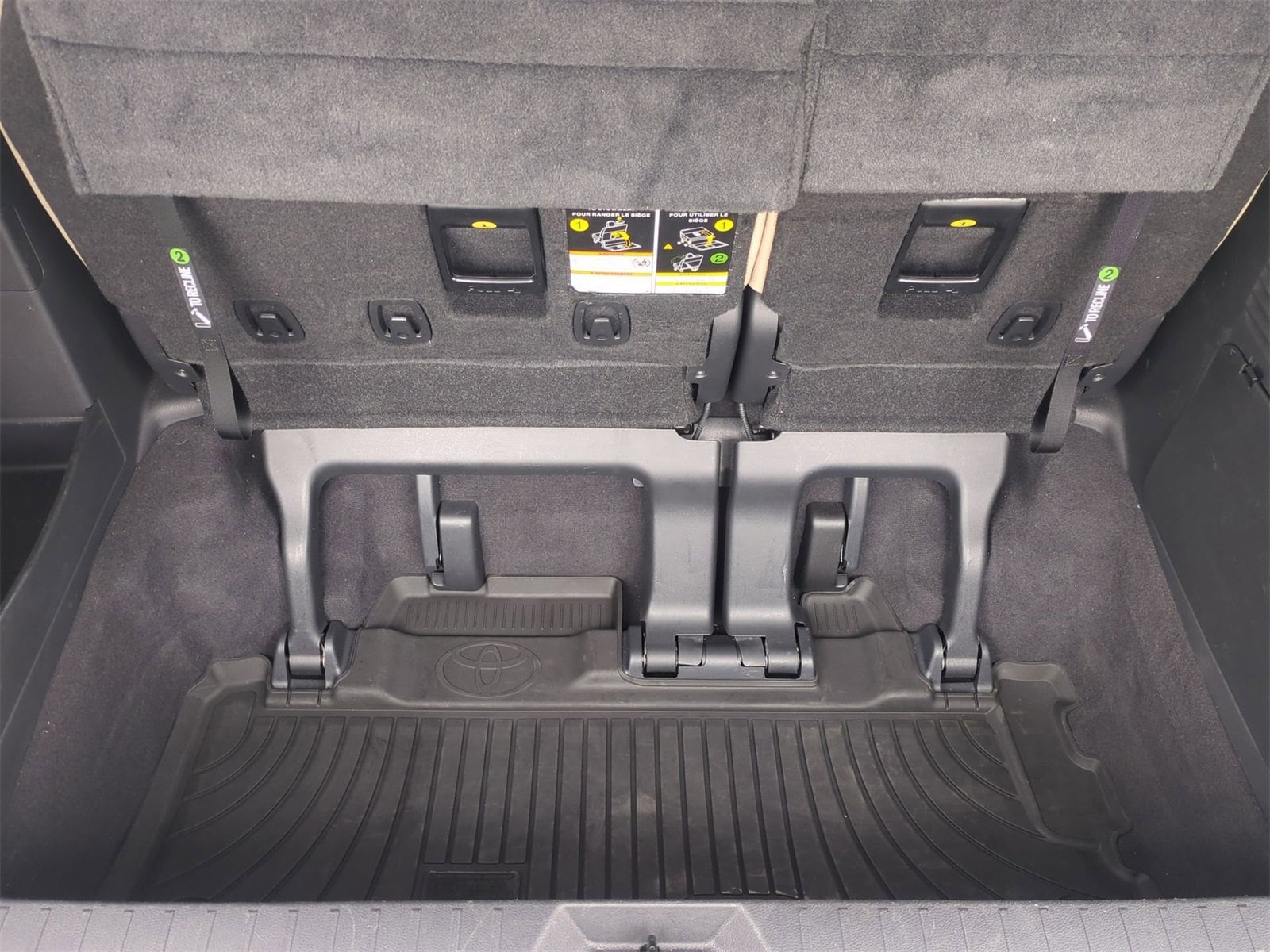 Thumbnail: 2022 Toyota Sienna - 37