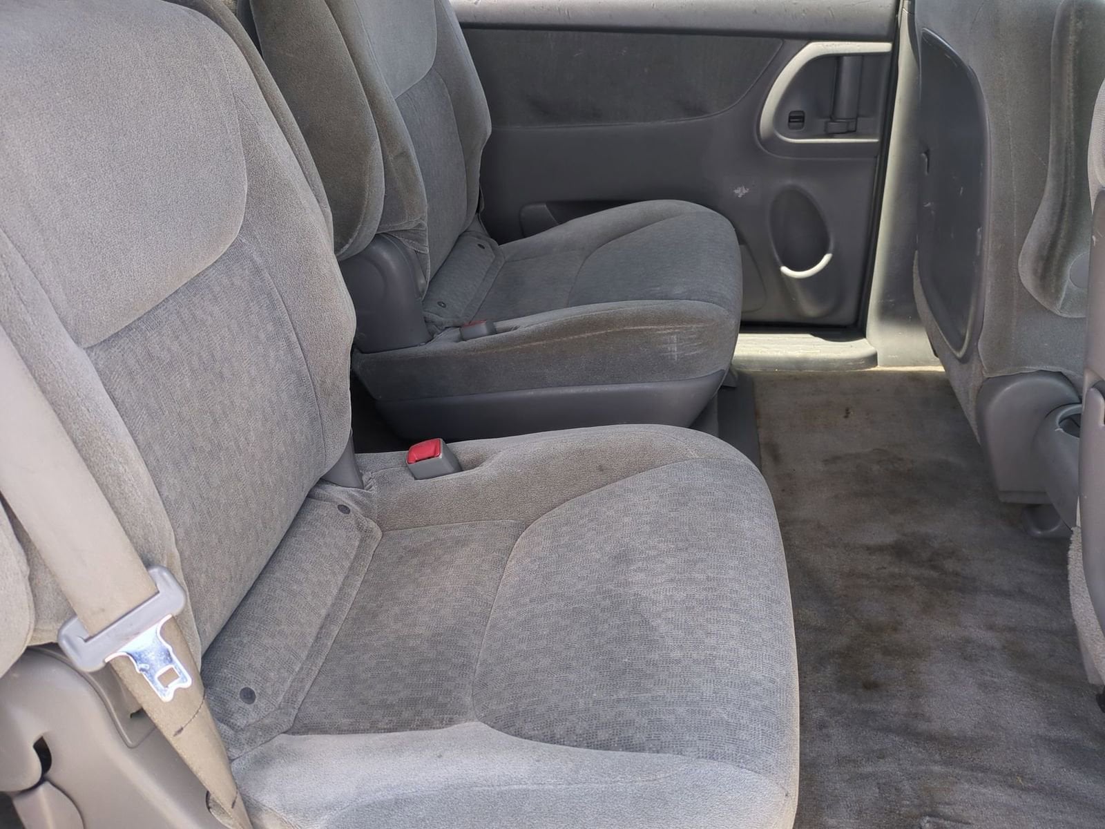 Thumbnail: 2005 Toyota Sienna - 18