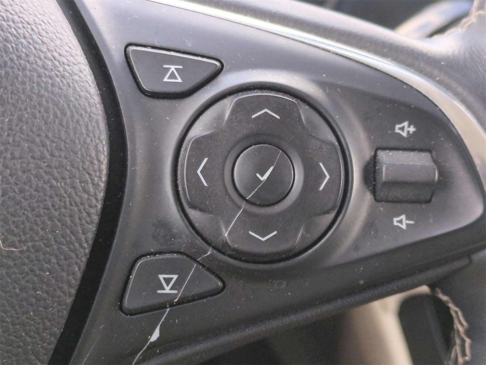 Thumbnail: 2017 Buick Envision - 26