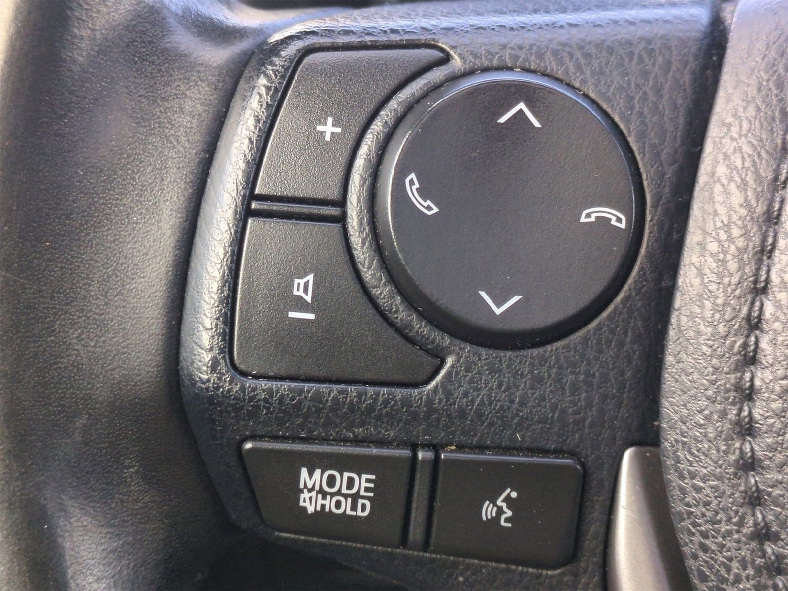 Thumbnail: 2017 Toyota RAV4 - 25