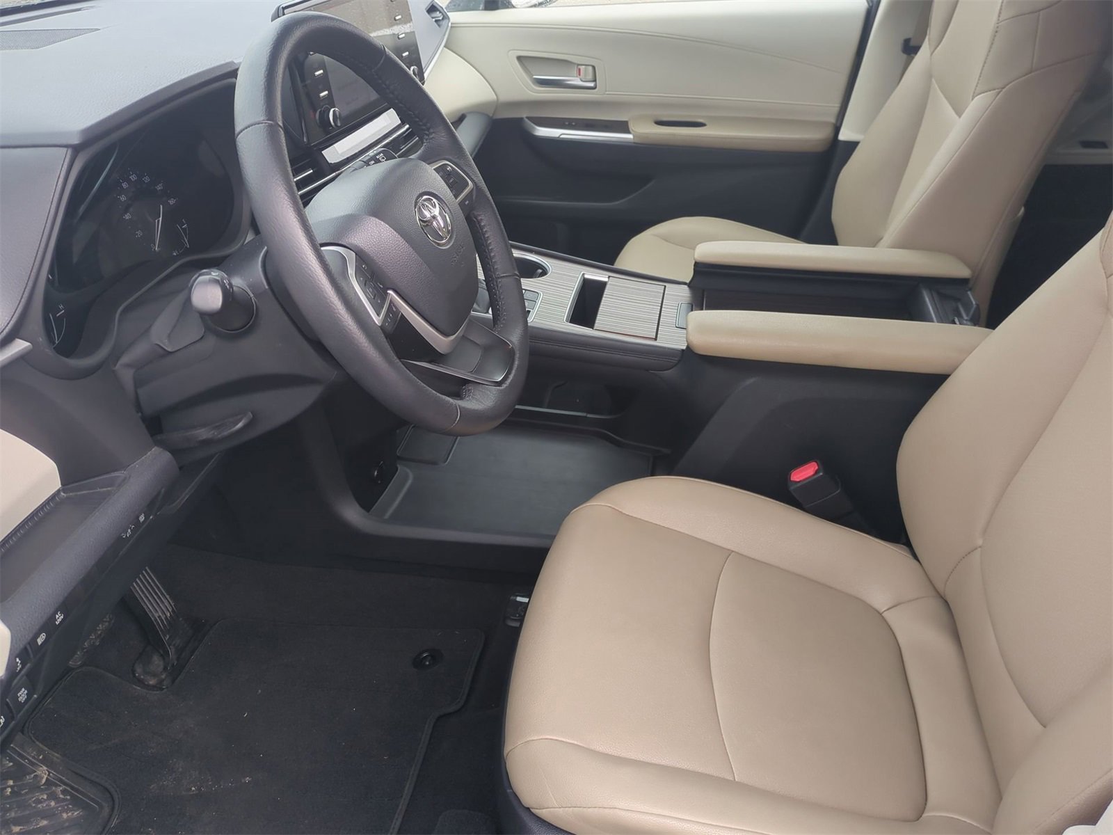 Thumbnail: 2022 Toyota Sienna - 16