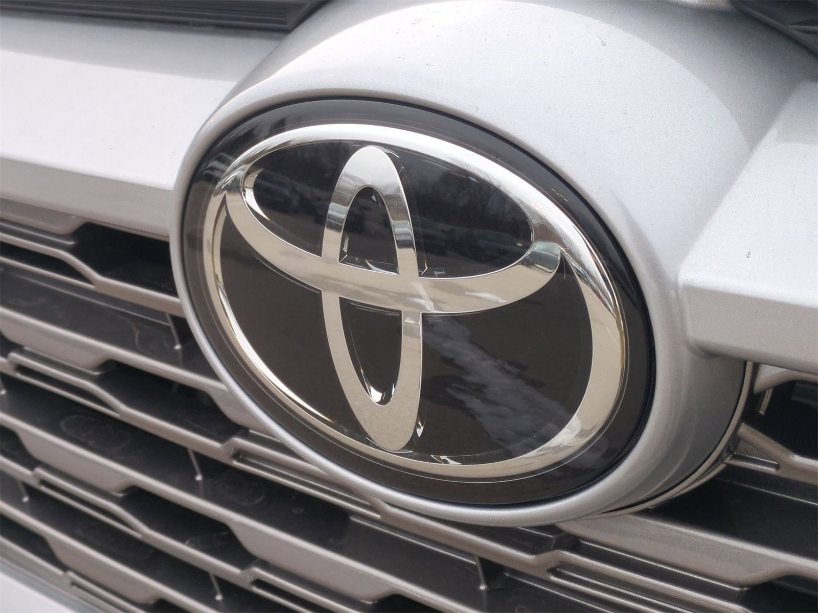 Thumbnail: 2025 Toyota RAV4 - 12